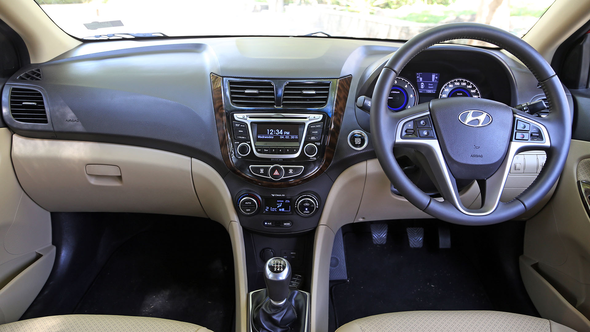 Hyundai-4s-fluidic-verna-2015 Exterior